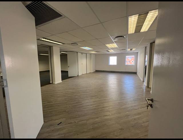 740M² OFFICE TO LET IN ROSEBANK